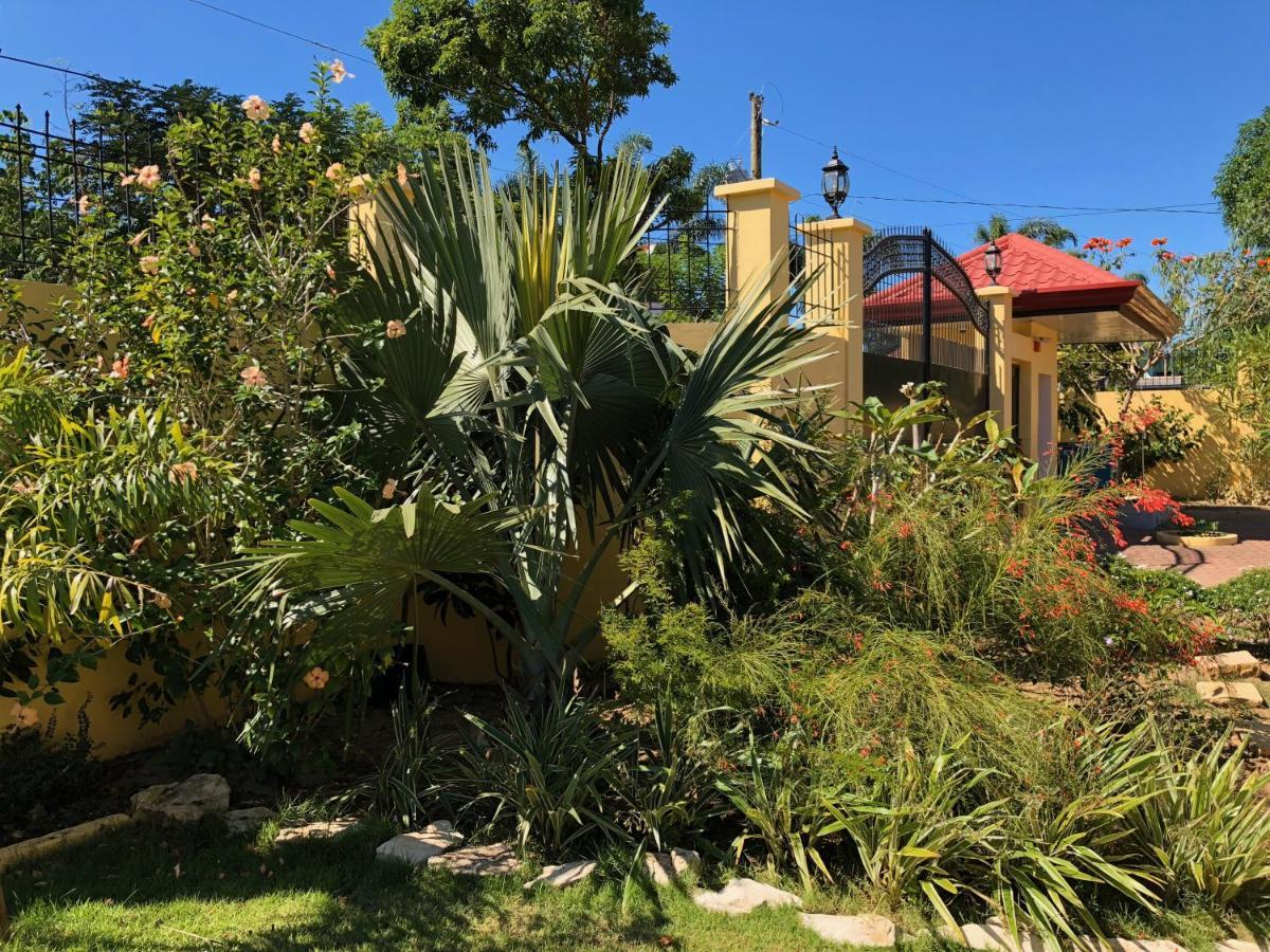 Strutz Art Garden Resort Bangued Exterior foto
