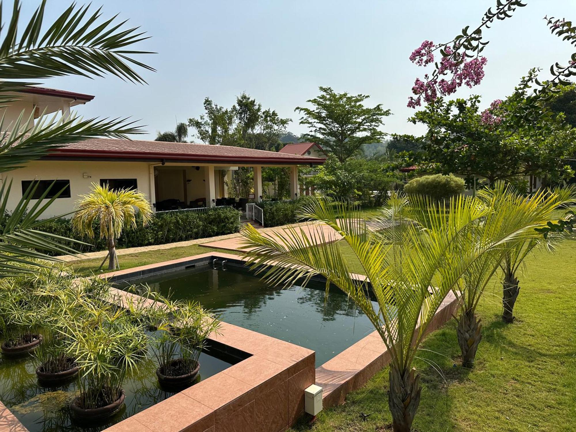 Strutz Art Garden Resort Bangued Exterior foto